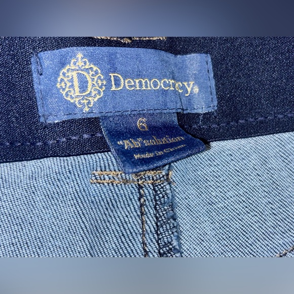 Democracy Straight Leg Jeans Size 6 - Picture 2 of 9